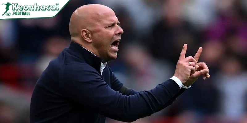 Arne Slot vượt qua Klopp và Pep Guardiola để dẫn dắt Liverpool đến ngôi vô địch 2 Arne Slot vượt Klopp và Pep Guardiola