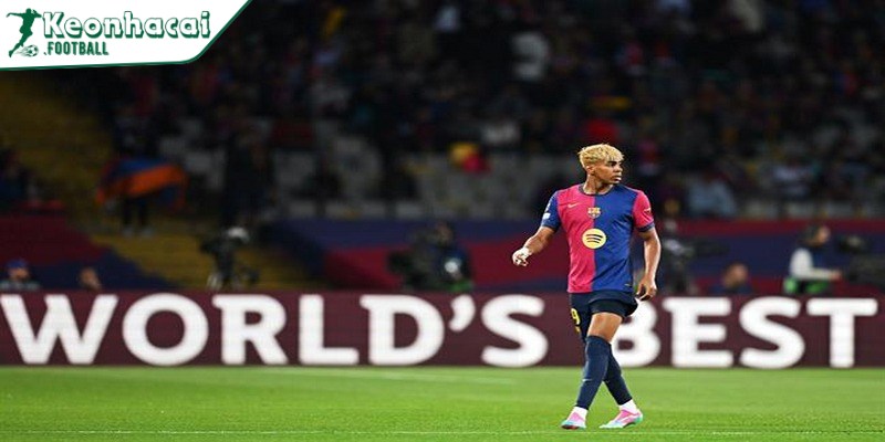 Hansi Flick hết lời khen Lamine Yamal sau màn trình diễn chói sáng ở Siêu kinh điển 2 Lamine Yamal bùng nổ trong trận cầu kinh điển