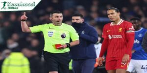 Michael Oliver trở lại Premier League, bắt chính trận West Ham vs Tottenham 6 Từng bị chỉ trích vì quyết định gây tranh cãi với Arsenal
