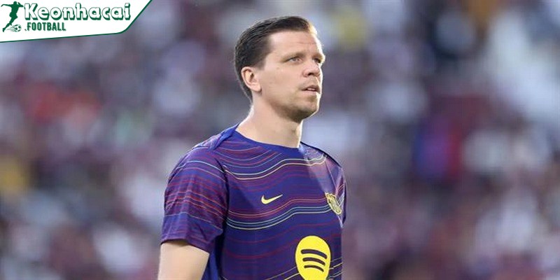 Szczesny thẳng thắn: “Tôi không hợp với lối chơi của Hansi Flick” 2 Szczesny đề cập trực tiếp đến việc hàng phòng ngự liên tục dâng cao