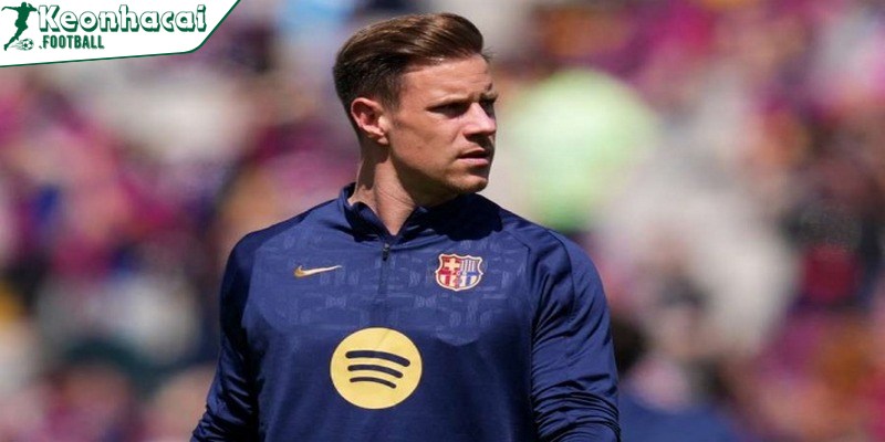 Thủ môn Ter Stegen cân nhắc phẫu thuật lưng, có thể vắng mặt dài hạn tại Barcelona 2 Chấn thương lưng dai dẳng: Nỗi ám ảnh chưa hồi kết