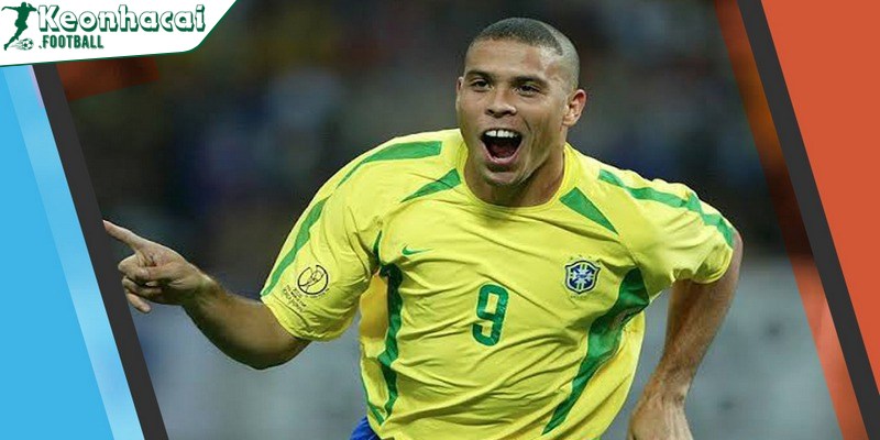 Cầu thủ số 1 thế giới mọi thời đại, xuất sắc và đẳng cấp 4 Ronaldo Nazário nổi tiếng là cầu thủ số 1 thế giới mọi thời đại
