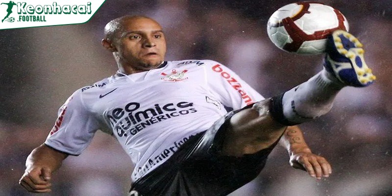 Tiểu Sử Roberto Carlos – Huyền Thoại Cánh Trái Của Túc Cầu 2 Tiểu sử Roberto Carlos da Silva Rocha sinh ngày 10/ 4 năm 1973