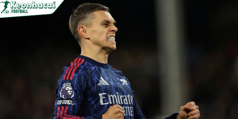 Arsenal thắng Fulham nhờ bóng chết, tiếp tục giữ ngôi đầu Premier League 2 Kết quả Fulham vs Arsenal: Trossard lại tỏa sáng từ bóng chết