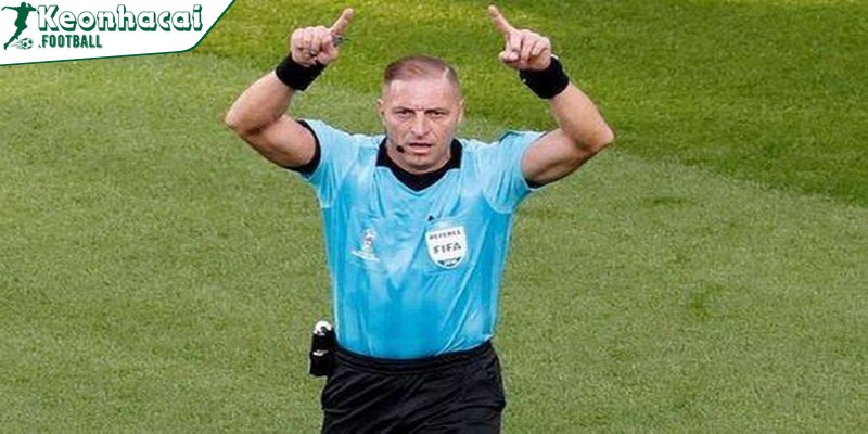 Đá phạt gián tiếp là gì? Quy định thế nào trong bóng đá? 3 Luật đá phạt gián tiếp là gì phổ biến nhất