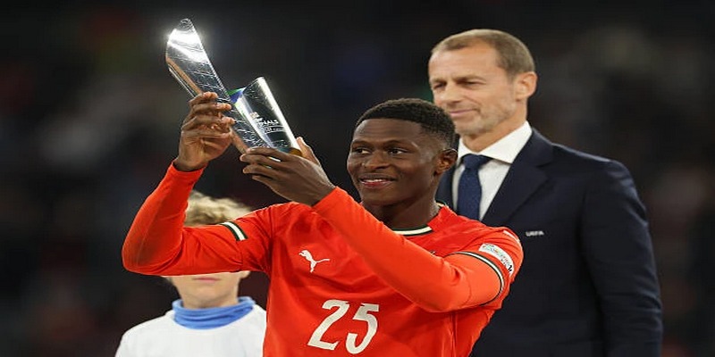 PSG đặt niềm tin vào Nuno Mendes để phong tỏa Lamine Yamal