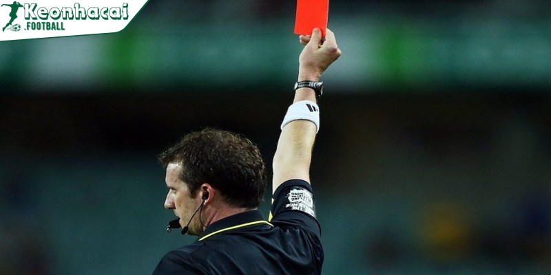 Thẻ đỏ chắc hẳn là chủ đề được anh em trong giới thể thao quan tâm nhất