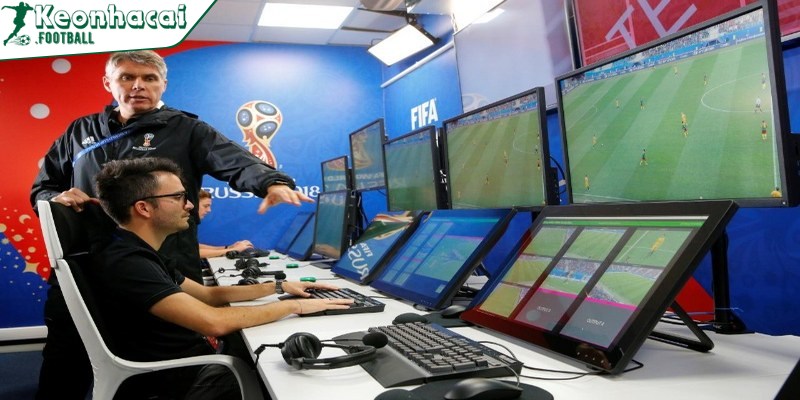 VAR là gì? Công nghệ VAR quan trọng như thế nào? 4 Cảnh quay của VAR chủ yếu ở khu vực cấm và khung thành